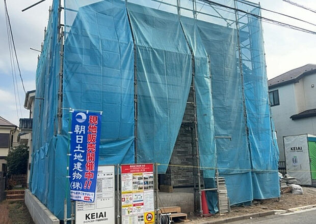 【外観_3】現地に行くなら、物件の周囲の地形がどうなっているかを見ることも大切です。周辺より低くなっている土地では、大雨などで水が集まりやすいため、地盤が弱くなっているということも考えられるため、注意が必要です。