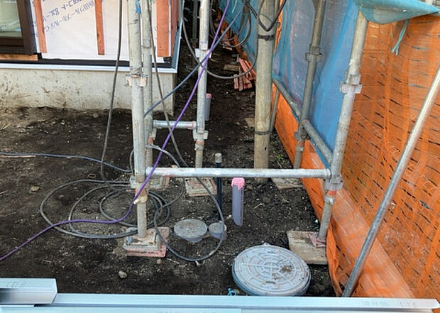 【その他設備】敷地内には、散水栓や立水栓があります。水道水を直接利用できるため、水を運ぶ手間を省くことが出来ます。大量の水を必要とする洗車作業や清掃などに役立ちます。その他設備とあわせて、現地でご確認ください。