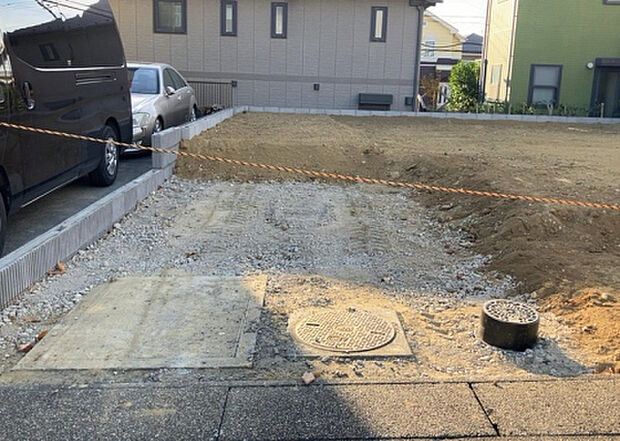 【駐車場_2】駐車場と明記されていても、最小スペースでつくられた駐車場だと大型車は駐車できなかったり、出入りしにくくなったりする可能性があります。お車のサイズと購入したい物件の駐車場のサイズを現地で確認しましょう。