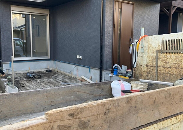 【駐車場_2】駐車場と明記されていても、最小スペースでつくられた駐車場だと大型車は駐車できなかったり、出入りしにくくなったりする可能性があります。お車のサイズと購入したい物件の駐車場のサイズを現地で確認しましょう。