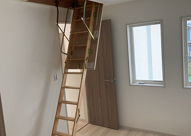 【子供部屋】子供が何人でも年齢によっては、受験時にしっかり壁のある個室があった方が良い場合もあります。難しい問題ですが、兄弟の人数や、性別や年齢差によって状況が異なりますので、数年後のこともしっかり考えましょう。