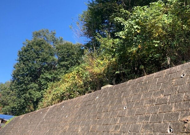 【物件からの展望_2】眺望を気にして物件を探す場合、前面に建物が建っていないか現地で確認しましょう！前面に建物があると景色はもちろん、日当たりや風通しにも影響が出てきます。住んだ時のことを想像しながら現地見学をしましょう。