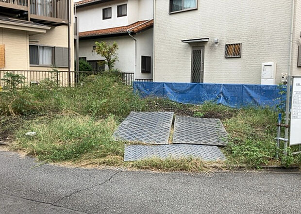 【玄関_2】玄関は、狭すぎると複数人で使いにくく、広すぎても無駄な空間になりがちです。最低2畳を目安にして、家の広さとの兼ね合いや家族の人数を考慮して決めるとよいでしょう。現地を見学して快適な玄関を選びましょう!