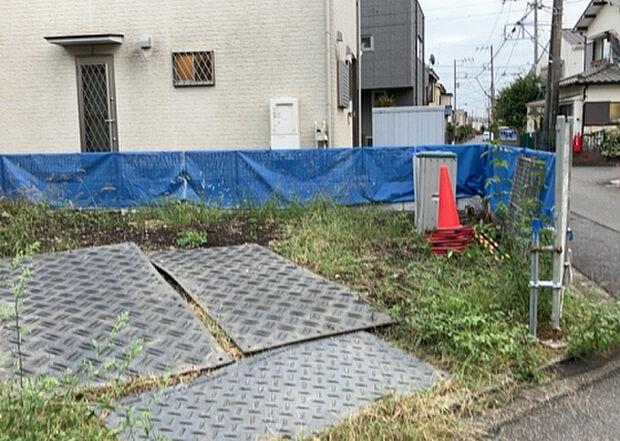 【その他設備】敷地内には、散水栓や立水栓があります。水道水を直接利用できるため、水を運ぶ手間を省くことが出来ます。大量の水を必要とする洗車作業や清掃などに役立ちます。その他設備とあわせて、現地でご確認ください。