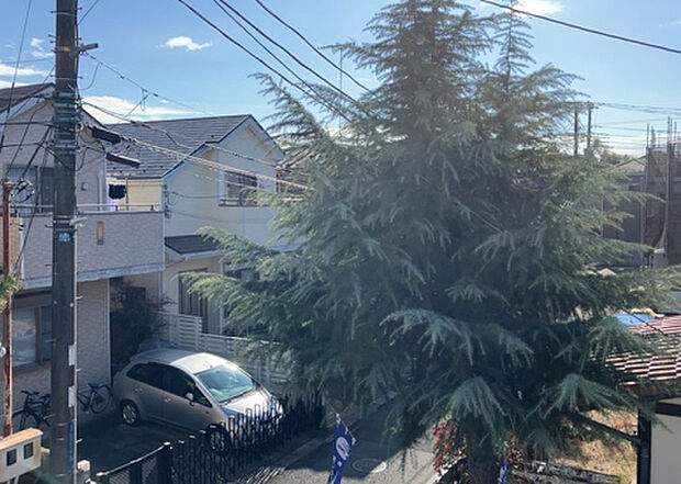 【物件からの展望】眺望を気にして物件を探す場合、前面に建物が建っていないか現地で確認しましょう!前面に建物があると景色はもちろん、日当たりや風通しにも影響が出てきます。住んだ時のことを想像しながら現地見学をしましょう。