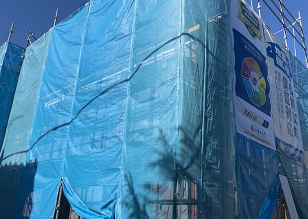 【内装】建物の上下階の通路である階段は、その位置によって動線や室内の印象が大きく左右されます。手摺にも重要な役割があり、転倒の防止・歩行や動作を円滑にして日常生活を支えることを主な目的として設置されています。