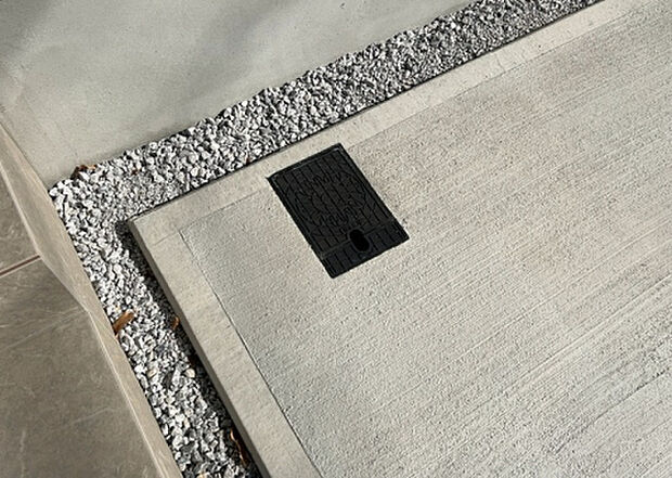 【その他設備】敷地内には、散水栓や立水栓があります。水道水を直接利用できるため、水を運ぶ手間を省くことが出来ます。大量の水を必要とする洗車作業や清掃などに役立ちます。その他設備とあわせて、現地でご確認ください。