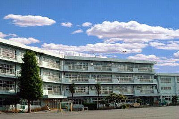 南第三小学校(約408m)