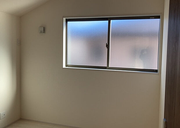 【子供部屋】子供が何人でも年齢によっては、受験時にしっかり壁のある個室があった方が良い場合もあります。難しい問題ですが、兄弟の人数や、性別や年齢差によって状況が異なりますので、数年後のこともしっかり考えましょう。