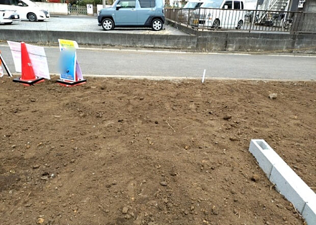 【玄関_2】玄関は、狭すぎると複数人で使いにくく、広すぎても無駄な空間になりがちです。最低2畳を目安にして、家の広さとの兼ね合いや家族の人数を考慮して決めるとよいでしょう。現地を見学して快適な玄関を選びましょう!