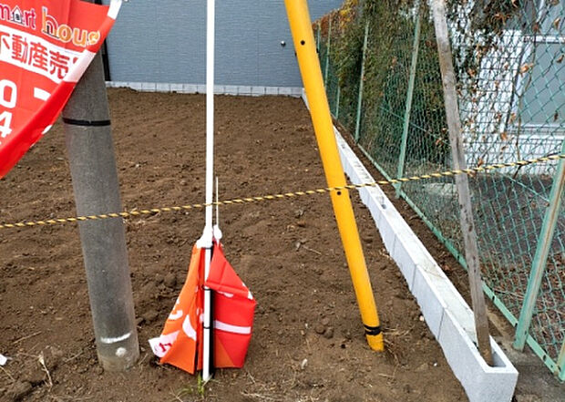 【駐車場_2】駐車場と明記されていても、最小スペースでつくられた駐車場だと大型車は駐車できなかったり、出入りしにくくなったりする可能性があります。お車のサイズと購入したい物件の駐車場のサイズを現地で確認しましょう。