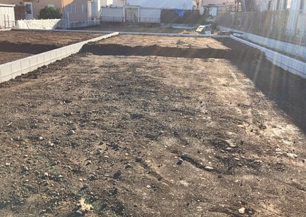 【その他設備】敷地内には、散水栓や立水栓があります。水道水を直接利用できるため、水を運ぶ手間を省くことが出来ます。大量の水を必要とする洗車作業や清掃などに役立ちます。その他設備とあわせて、現地でご確認ください。