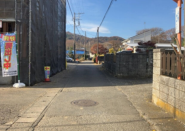 【物件からの展望_2】眺望を気にして物件を探す場合、前面に建物が建っていないか現地で確認しましょう!前面に建物があると景色はもちろん、日当たりや風通しにも影響が出てきます。住んだ時のことを想像しながら現地見学をしましょう。