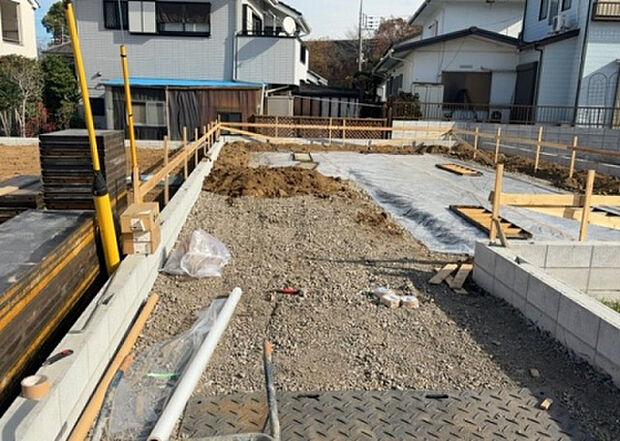 【その他設備】敷地内には、散水栓や立水栓があります。水道水を直接利用できるため、水を運ぶ手間を省くことが出来ます。大量の水を必要とする洗車作業や清掃などに役立ちます。その他設備とあわせて、現地でご確認ください。