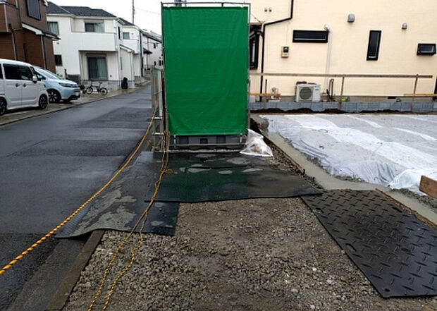 【駐車場_2】駐車場と明記されていても、最小スペースでつくられた駐車場だと大型車は駐車できなかったり、出入りしにくくなったりする可能性があります。お車のサイズと購入したい物件の駐車場のサイズを現地で確認しましょう。