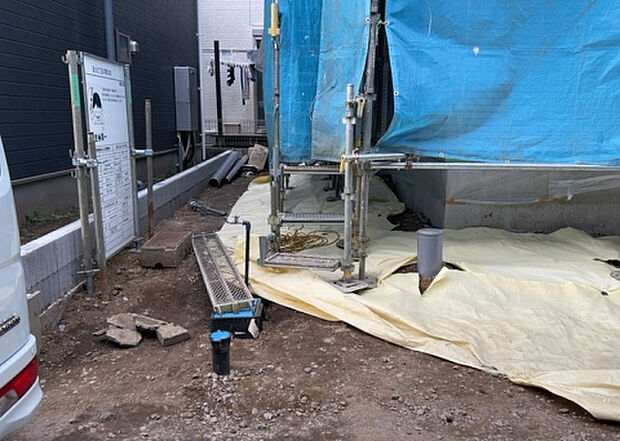 【庭_2】庭のある家に住むことのメリットとして、子どもたちの遊び場を確保できること、ガーデニングや家庭菜園を楽しめること、明るさを確保できることがあります。また、配置を工夫することでプライバシーが確保できます。