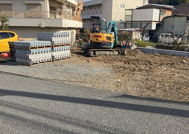 【駐車場_2】駐車場と明記されていても、最小スペースでつくられた駐車場だと大型車は駐車できなかったり、出入りしにくくなったりする可能性があります。お車のサイズと購入したい物件の駐車場のサイズを現地で確認しましょう。