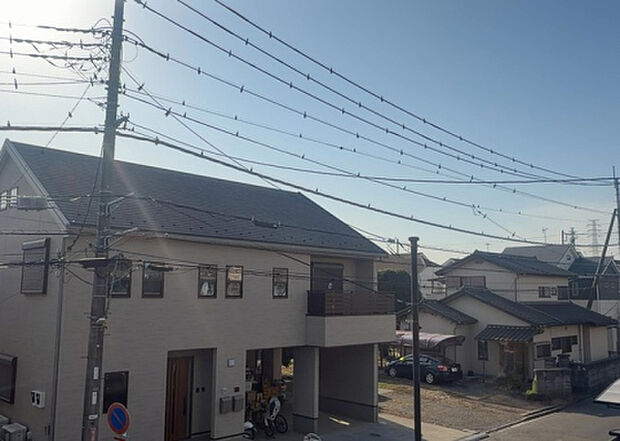 【物件からの展望】眺望を気にして物件を探す場合、前面に建物が建っていないか現地で確認しましょう！前面に建物があると景色はもちろん、日当たりや風通しにも影響が出てきます。住んだ時のことを想像しながら現地見学をしましょう。