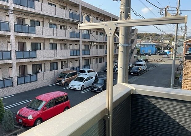 【物件からの展望】眺望を気にして物件を探す場合、前面に建物が建っていないか現地で確認しましょう！前面に建物があると景色はもちろん、日当たりや風通しにも影響が出てきます。住んだ時のことを想像しながら現地見学をしましょう。