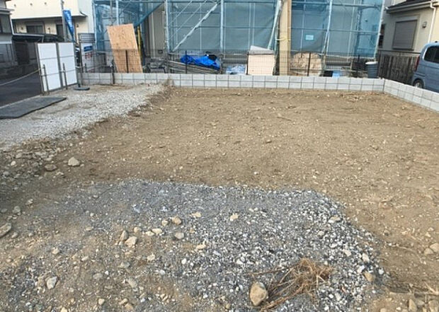 【その他設備】敷地内には、散水栓や立水栓があります。水道水を直接利用できるため、水を運ぶ手間を省くことが出来ます。大量の水を必要とする洗車作業や清掃などに役立ちます。その他設備とあわせて、現地でご確認ください。