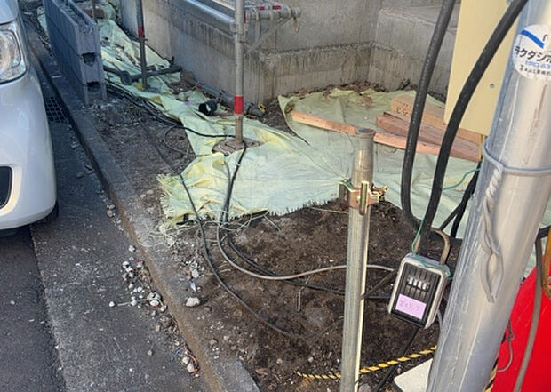 【庭_2】庭のある家に住むことのメリットとして、子どもたちの遊び場を確保できること、ガーデニングや家庭菜園を楽しめること、明るさを確保できることがあります。また、配置を工夫することでプライバシーが確保できます。