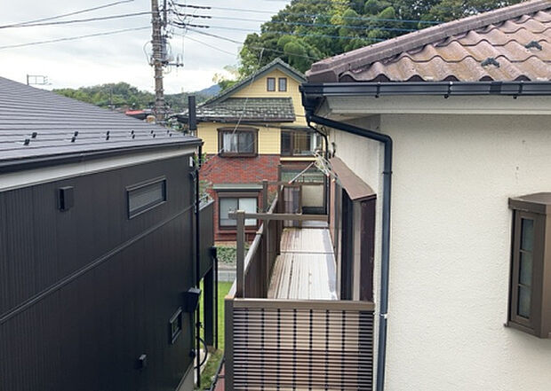 【物件からの展望】眺望を気にして物件を探す場合、前面に建物が建っていないか現地で確認しましょう！前面に建物があると景色はもちろん、日当たりや風通しにも影響が出てきます。住んだ時のことを想像しながら現地見学をしましょう。