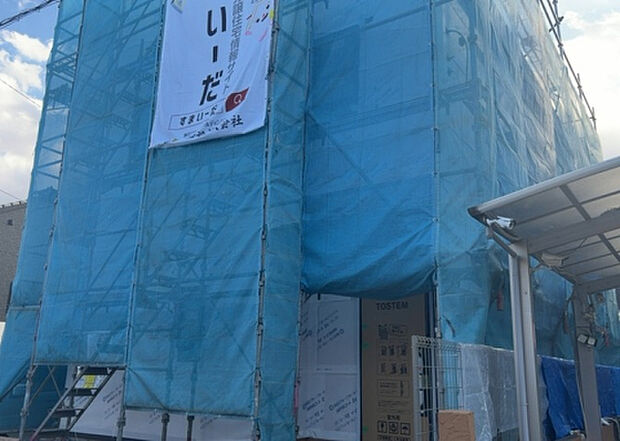 【外観_3】現地に行くなら、物件の周囲の地形がどうなっているかを見ることも大切です。周辺より低くなっている土地では、大雨などで水が集まりやすいため、地盤が弱くなっているということも考えられるため、注意が必要です。