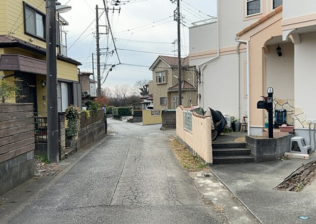 【物件からの展望_2】眺望を気にして物件を探す場合、前面に建物が建っていないか現地で確認しましょう！前面に建物があると景色はもちろん、日当たりや風通しにも影響が出てきます。住んだ時のことを想像しながら現地見学をしましょう。