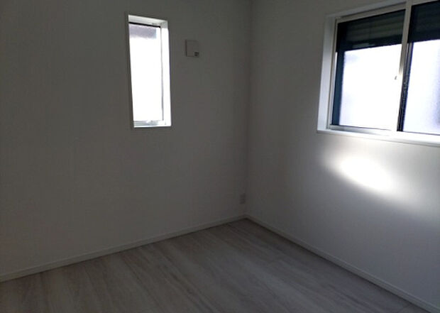 【子供部屋】子供が何人でも年齢によっては、受験時にしっかり壁のある個室があった方が良い場合もあります。難しい問題ですが、兄弟の人数や、性別や年齢差によって状況が異なりますので、数年後のこともしっかり考えましょう。