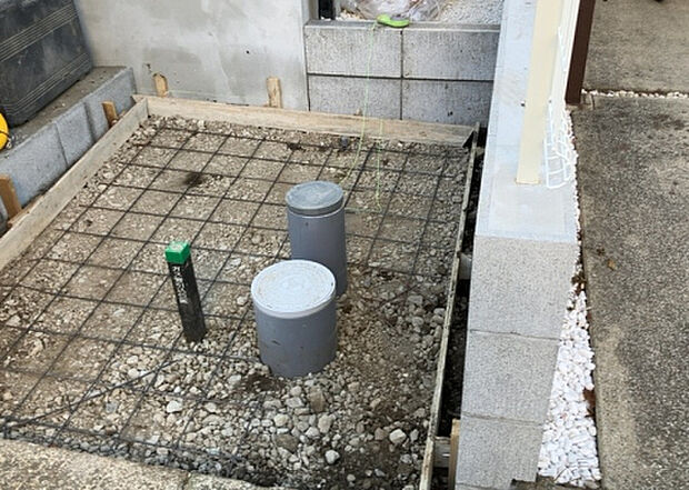 【その他設備】敷地内には、散水栓や立水栓があります。水道水を直接利用できるため、水を運ぶ手間を省くことが出来ます。大量の水を必要とする洗車作業や清掃などに役立ちます。その他設備とあわせて、現地でご確認ください。