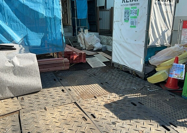 【駐車場_2】駐車場と明記されていても、最小スペースでつくられた駐車場だと大型車は駐車できなかったり、出入りしにくくなったりする可能性があります。お車のサイズと購入したい物件の駐車場のサイズを現地で確認しましょう。