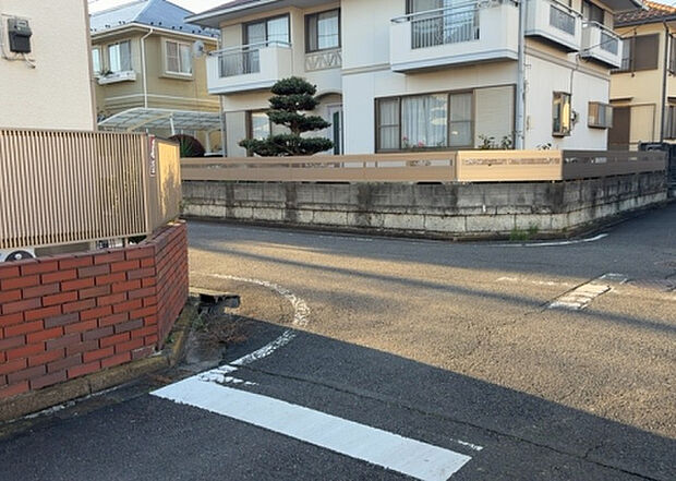 【物件からの展望_2】眺望を気にして物件を探す場合、前面に建物が建っていないか現地で確認しましょう！前面に建物があると景色はもちろん、日当たりや風通しにも影響が出てきます。住んだ時のことを想像しながら現地見学をしましょう。