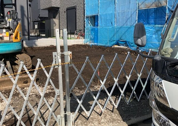 【駐車場_2】駐車場と明記されていても、最小スペースでつくられた駐車場だと大型車は駐車できなかったり、出入りしにくくなったりする可能性があります。お車のサイズと購入したい物件の駐車場のサイズを現地で確認しましょう。