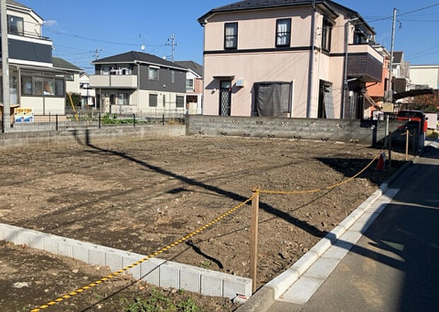 【駐車場_2】駐車場と明記されていても、最小スペースでつくられた駐車場だと大型車は駐車できなかったり、出入りしにくくなったりする可能性があります。お車のサイズと購入したい物件の駐車場のサイズを現地で確認しましょう。