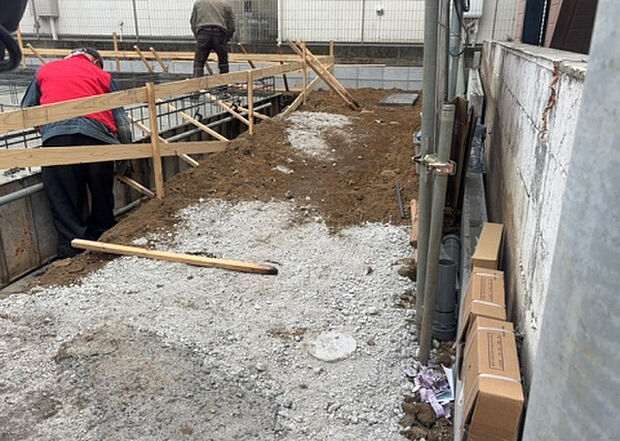 【駐車場_2】駐車場と明記されていても、最小スペースでつくられた駐車場だと大型車は駐車できなかったり、出入りしにくくなったりする可能性があります。お車のサイズと購入したい物件の駐車場のサイズを現地で確認しましょう。