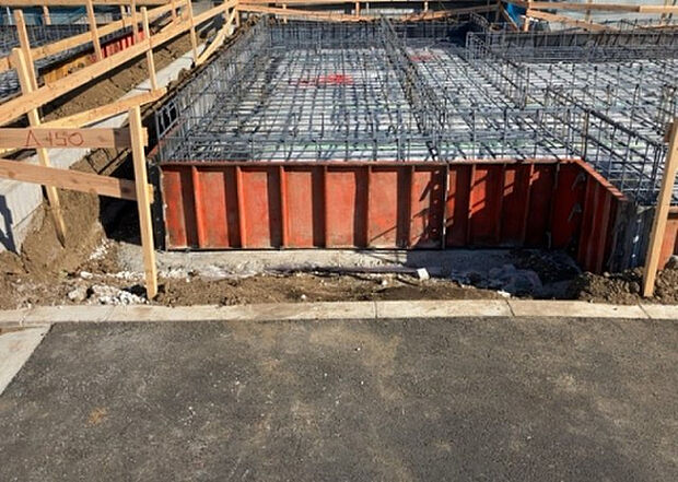 【その他設備】敷地内には、散水栓や立水栓があります。水道水を直接利用できるため、水を運ぶ手間を省くことが出来ます。大量の水を必要とする洗車作業や清掃などに役立ちます。その他設備とあわせて、現地でご確認ください。