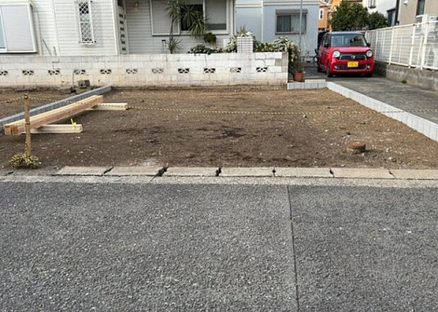 【駐車場_2】駐車場と明記されていても、最小スペースでつくられた駐車場だと大型車は駐車できなかったり、出入りしにくくなったりする可能性があります。お車のサイズと購入したい物件の駐車場のサイズを現地で確認しましょう。