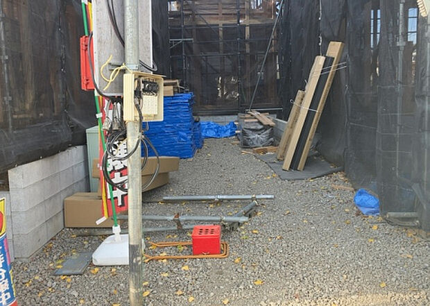 【駐車場_2】駐車場と明記されていても、最小スペースでつくられた駐車場だと大型車は駐車できなかったり、出入りしにくくなったりする可能性があります。お車のサイズと購入したい物件の駐車場のサイズを現地で確認しましょう。