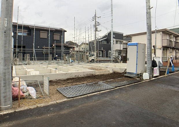 【その他設備】敷地内には、散水栓や立水栓があります。水道水を直接利用できるため、水を運ぶ手間を省くことが出来ます。大量の水を必要とする洗車作業や清掃などに役立ちます。その他設備とあわせて、現地でご確認ください。