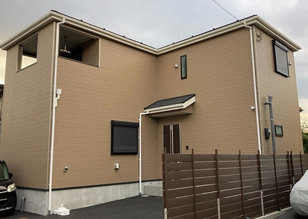 【前面道路含む現地写真_2】お持ちの車種によっては前面道路が広い方が便利でしょう。しかし、前面道路が広ければその分交通量が多くなるため、騒音などが気になる場合があります。実際に現地を見学し、周辺交通量や騒音などを確認しましょう!