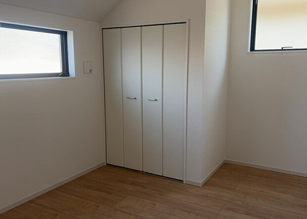 【子供部屋】子供が何人でも年齢によっては、受験時にしっかり壁のある個室があった方が良い場合もあります。難しい問題ですが、兄弟の人数や、性別や年齢差によって状況が異なりますので、数年後のこともしっかり考えましょう。