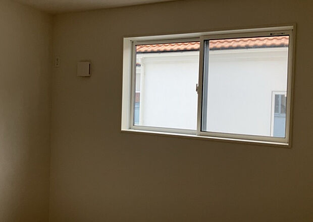 【子供部屋】子供が何人でも年齢によっては、受験時にしっかり壁のある個室があった方が良い場合もあります。難しい問題ですが、兄弟の人数や、性別や年齢差によって状況が異なりますので、数年後のこともしっかり考えましょう。