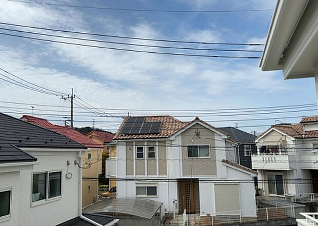 【物件からの展望】眺望を気にして物件を探す場合、前面に建物が建っていないか現地で確認しましょう!前面に建物があると景色はもちろん、日当たりや風通しにも影響が出てきます。住んだ時のことを想像しながら現地見学をしましょう。