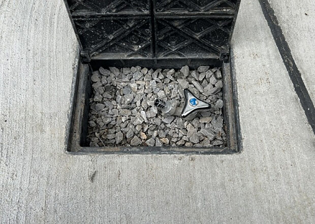 【その他設備】敷地内には、散水栓や立水栓があります。水道水を直接利用できるため、水を運ぶ手間を省くことが出来ます。大量の水を必要とする洗車作業や清掃などに役立ちます。その他設備とあわせて、現地でご確認ください。