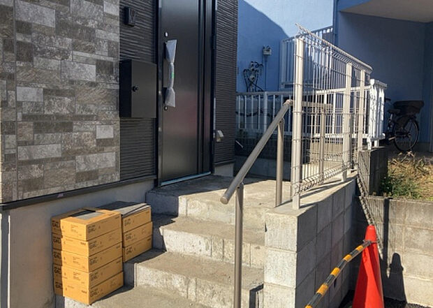 【その他設備】敷地内には、散水栓や立水栓があります。水道水を直接利用できるため、水を運ぶ手間を省くことが出来ます。大量の水を必要とする洗車作業や清掃などに役立ちます。その他設備とあわせて、現地でご確認ください。