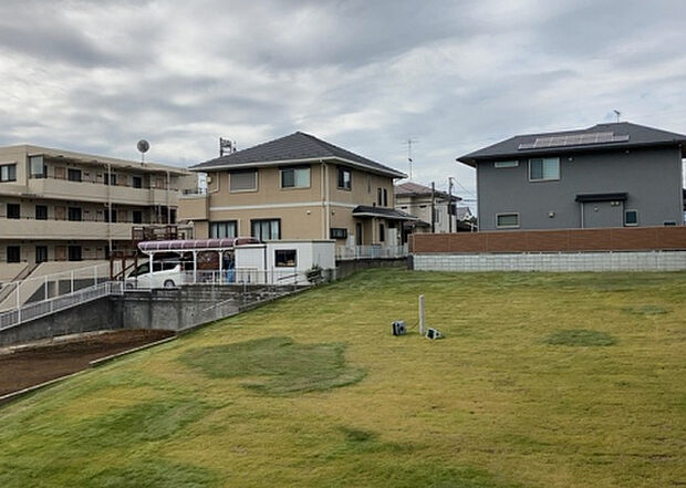 【物件からの展望】眺望を気にして物件を探す場合、前面に建物が建っていないか現地で確認しましょう!前面に建物があると景色はもちろん、日当たりや風通しにも影響が出てきます。住んだ時のことを想像しながら現地見学をしましょう。