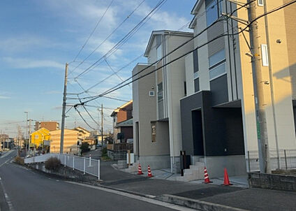 前面道路含む現地写真_2