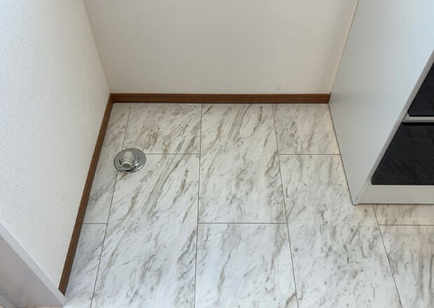 【ランドリースペース】ランドリースペースも気になります。洗濯機置場があり「洗う、干す、取り込む、アイロンがけ、たたむ」など、洗濯に関する家事をするための空間です。広さや収納など付帯設備も含めて、詳細は現地でご確認ください。