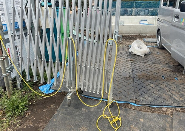 【庭_2】庭のある家に住むことのメリットとして、子どもたちの遊び場を確保できること、ガーデニングや家庭菜園を楽しめること、明るさを確保できることがあります。また、配置を工夫することでプライバシーが確保できます。