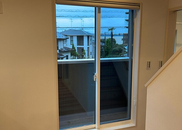 【その他設備】敷地内には、散水栓や立水栓があります。水道水を直接利用できるため、水を運ぶ手間を省くことが出来ます。大量の水を必要とする洗車作業や清掃などに役立ちます。その他設備とあわせて、現地でご確認ください。